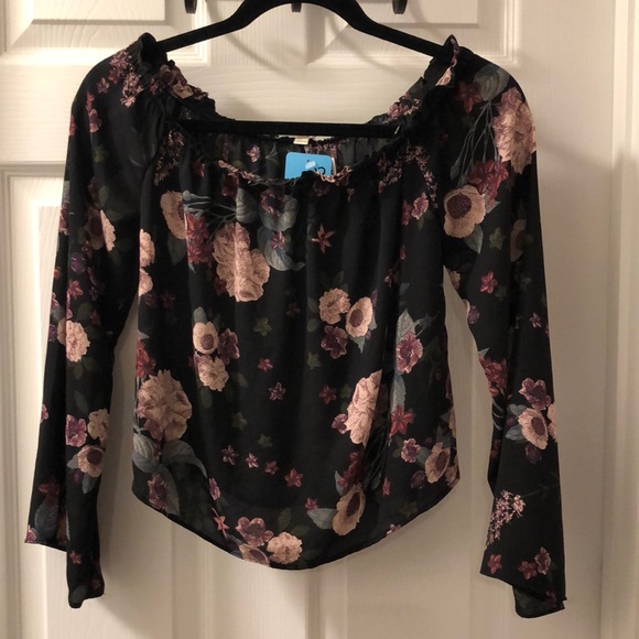 love, Fire Tops - 🔥🌸🐝NWT Floral Love Fire Pretty Top 💕💕